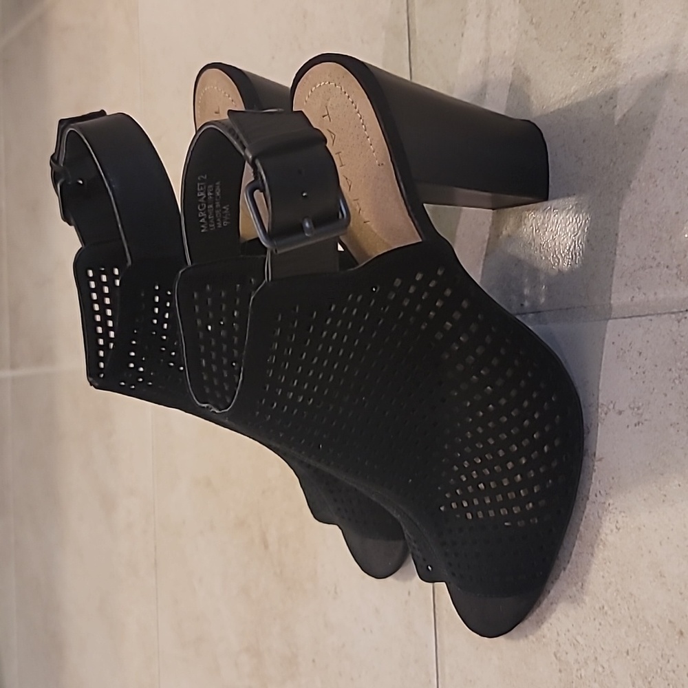 Sandals - Picture 2 of 3